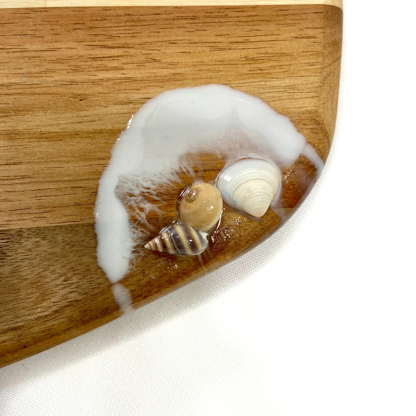Beach-Inspired Acacia Wooden Board with Resin and Seashells
