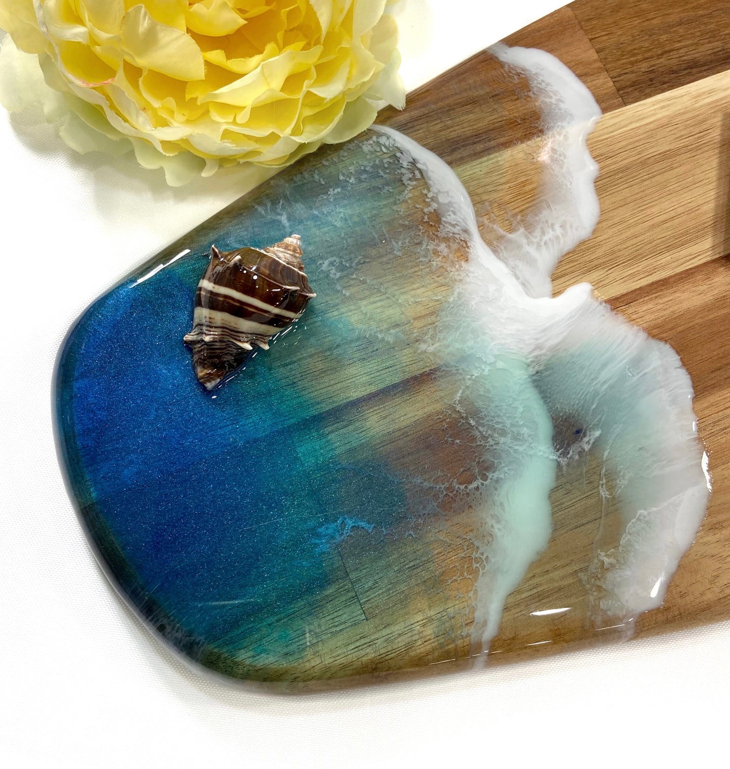 Beach-Inspired Acacia Wooden Board with Resin and Seashells