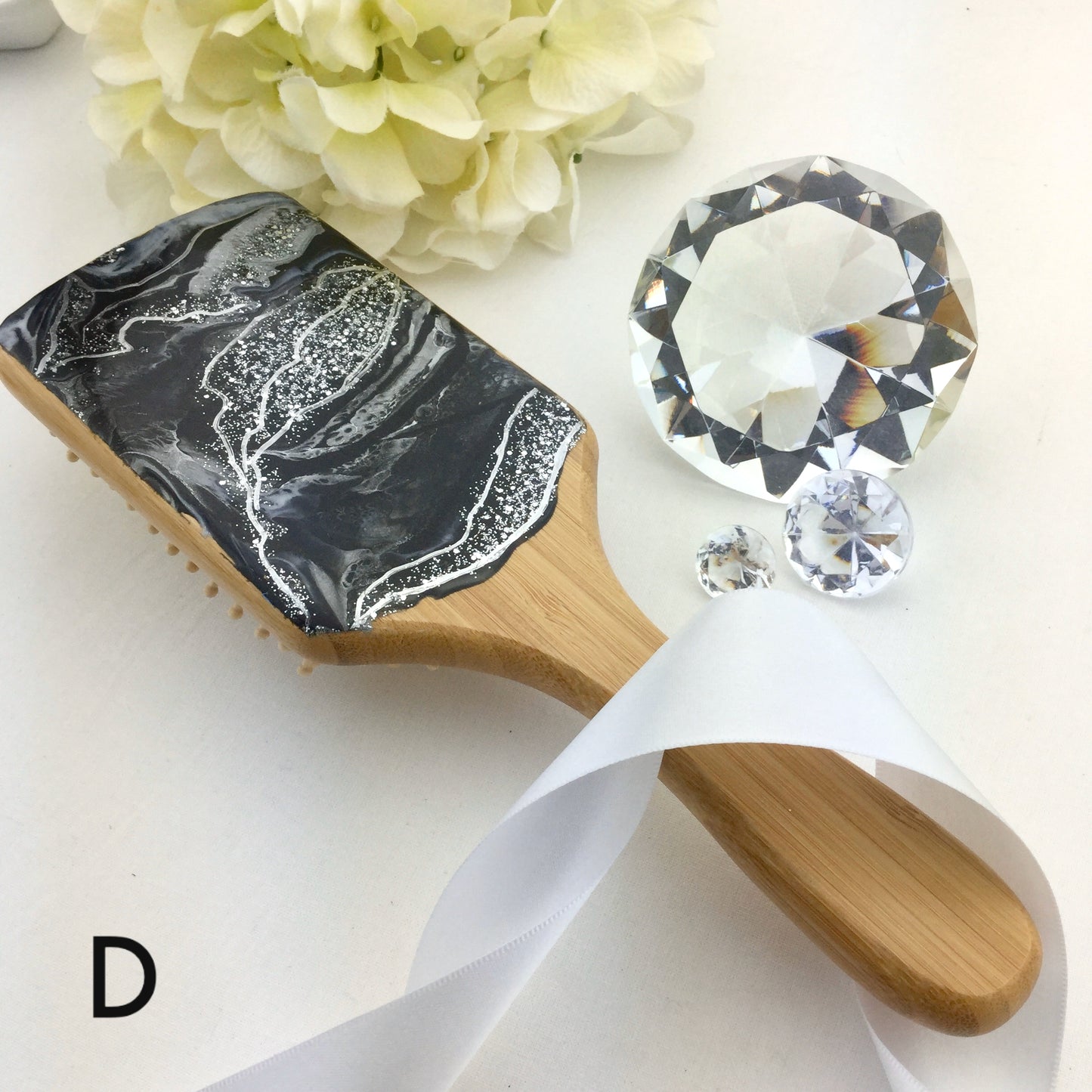 Detangling spa hairbrush with geode style resin art - Mamota Creative
