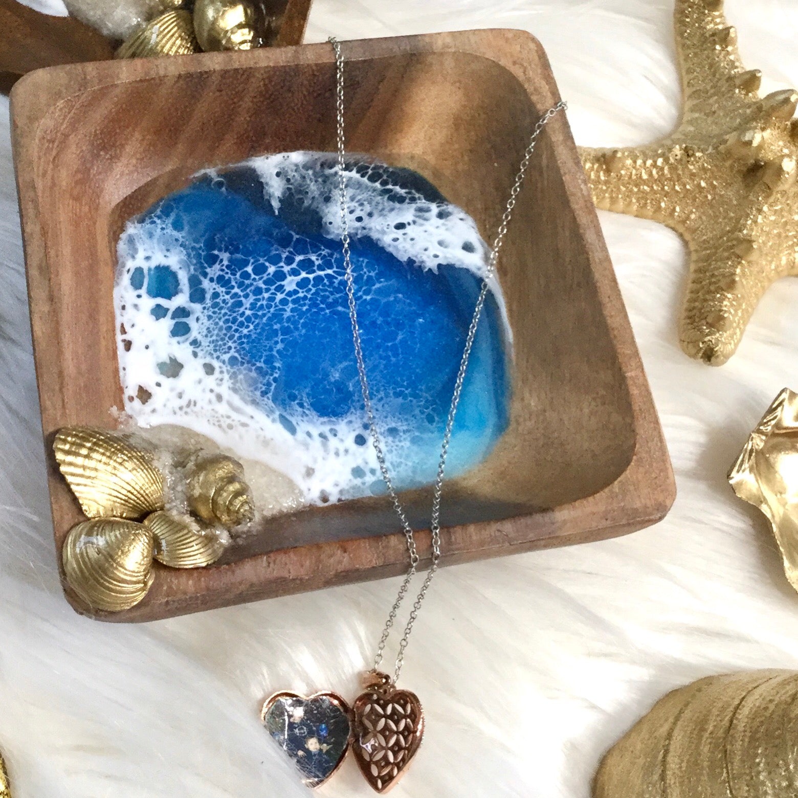 Wooden ring dish with resin beach art and gold shells - Mamota Creative