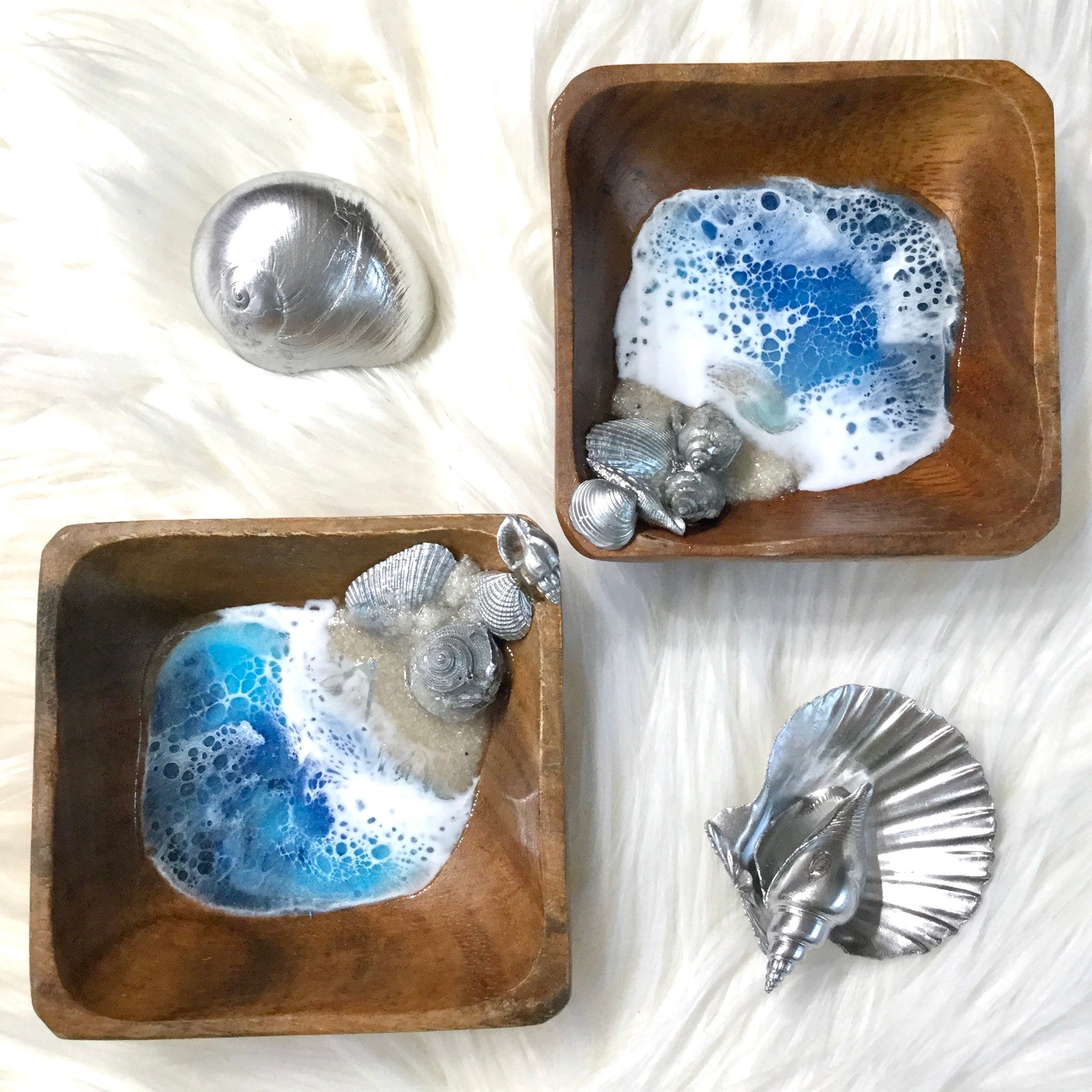 Wooden ring dish with resin beach art and silver shells - Mamota Creative